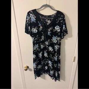 BloomChic black v-neck short sleeve pleated tunic dress